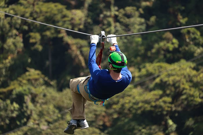 Vuelo en canopy sobre los viñedos de Lunahuaná